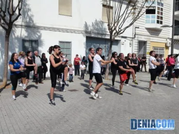 Clase de body combat en el evento solidario deportivo de Gent de Dénia