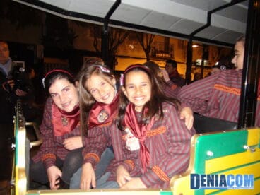 De visita a las comisiones dianenses en el tren turístico la Nit de les albaes