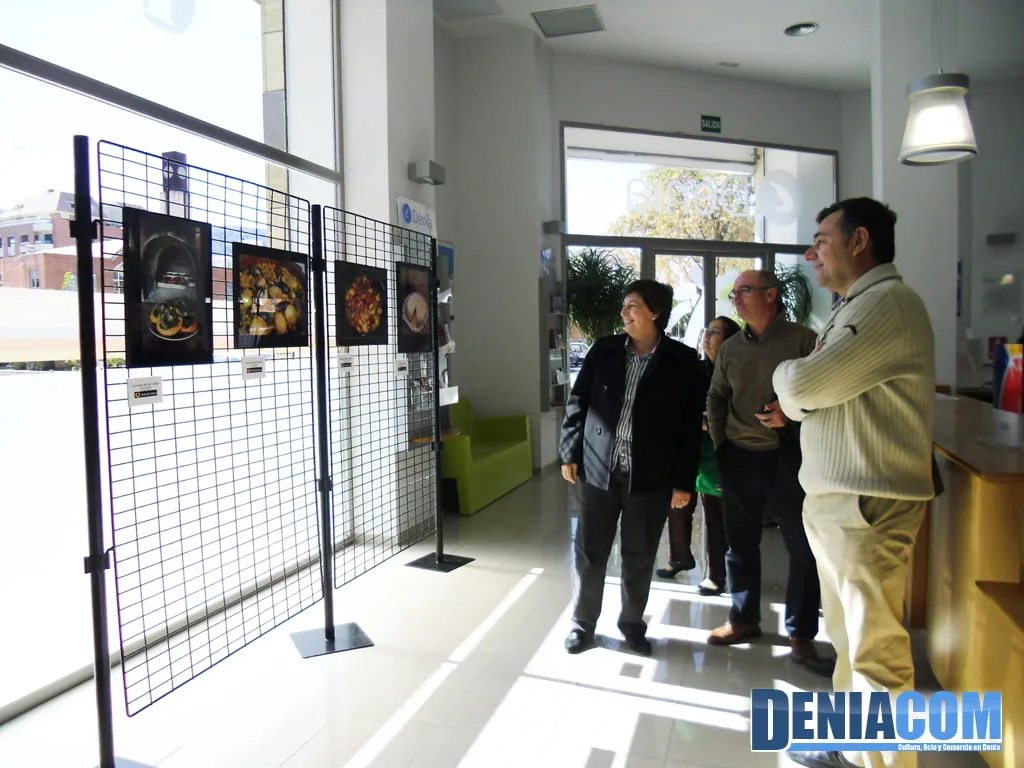 Exposición de fotografía gastronómica en la oficina de turismo de Dénia
