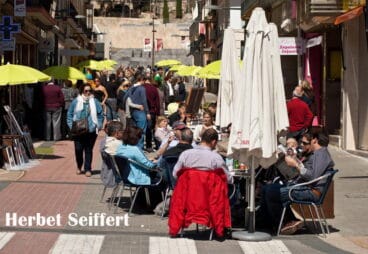 La calle Diana se llena de arte con Art al Carrer