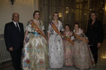 Las Falleras Mayores de Dénia en el Ayuntamiento de Valencia