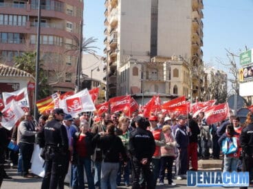 Llegada de los manifestantes al final de la Calle Campos