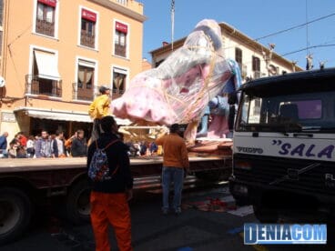 Llegada de los ninots de la Falla Centro