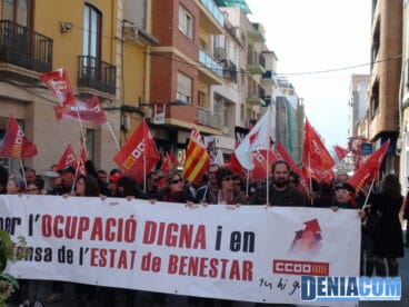 Pancarta al inicio de la manifestación de Dénia