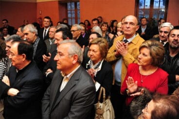 Público asistente al acto institucional del Día de la mujer en Dénia