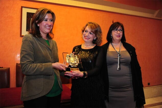 Sonja Dietz recibe la distinción del Día de la Mujer en Dénia