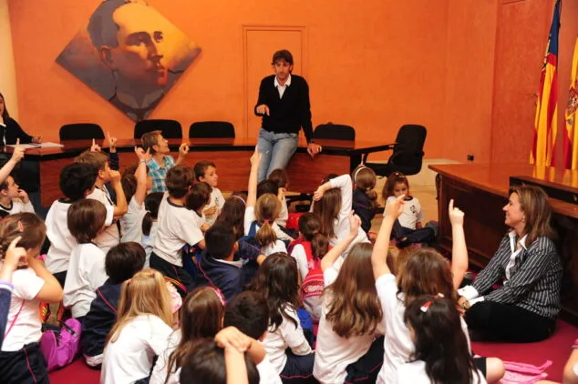 Más escolares visitan el Ayuntamiento 3 Alumnos de segundo de Carmelitas visitan el Ayuntamiento III