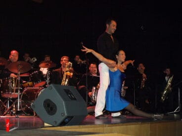 Baile en el concierto de Marina Big Band