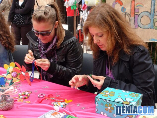 Las comuniones ayudan a hacer más grande el Mercadillo Solidario de Llunàtics 2 Colaboración en el Mercadillo Solidario de Llunàtics