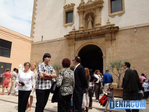 Las comuniones ayudan a hacer más grande el Mercadillo Solidario de Llunàtics 3 Comienzan las comuniones en Dénia