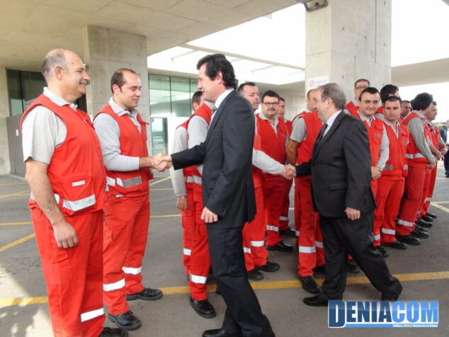 Císcar y Rosado saludan a los conductores de ambulancia de Dénia