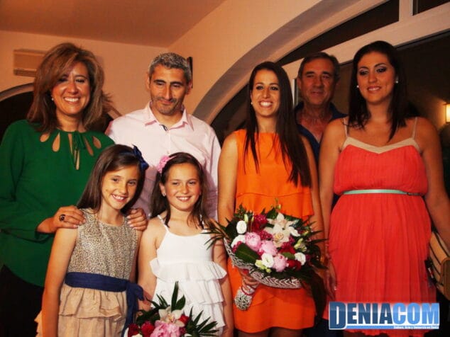 17 Falleras mayores de Dénia 2012 2013 con el presidente de junta alcaldesa y concejal