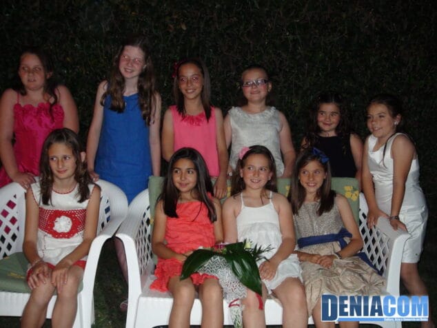 23 Rocío Patricio junto a su corte y Ainhoa Flores