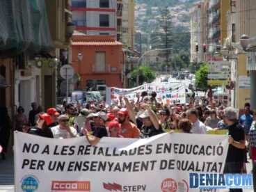 Centenares de personas se manifiestan en Dénia por la educación