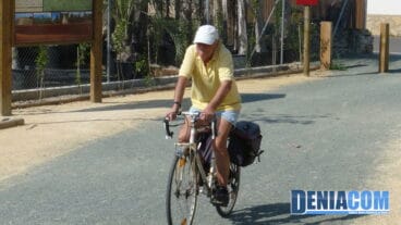 Ciclista amarillo volteo horizontal Via Verde