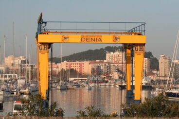 Grúa del Club Náutico de Dénia