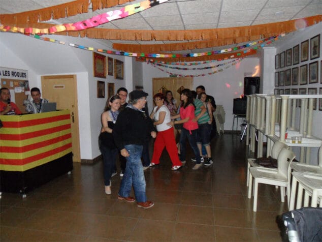 La Falla Roques celebra la Fiesta Valenciana