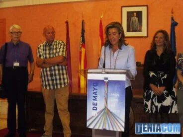 Lectura del maniefiesto del Día de Europa por la alcaldesa de Dénia