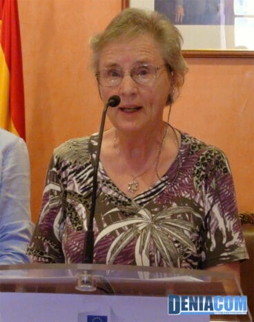 Lectura del manifiesto del Día de Europa por la asociación Amigos de Dénia