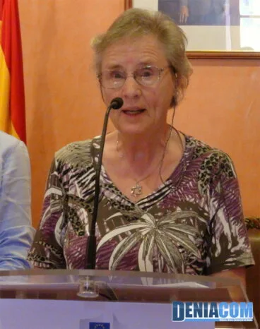 Lectura del manifiesto del Día de Europa por la asociación Amigos de Dénia