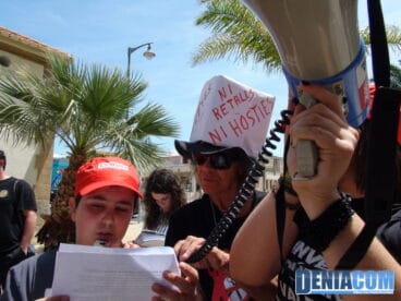 Lectura del manifiesto por la educación pública en la manifestación de Dénia