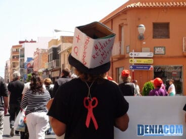 Mensajes de los manifestantes en la manifestación de Dénia