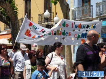 Pancarta del colegio Montgó de Dénia en la manifestación a favor de la educación
