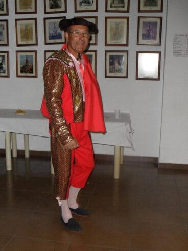 Representante torero de Falete en la Falla Roques