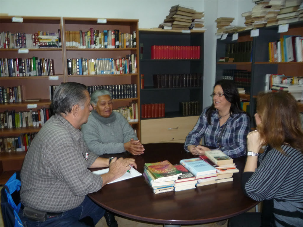 Reunión con los voluntarios de la biblioteca del Centro de Barrio Oeste I