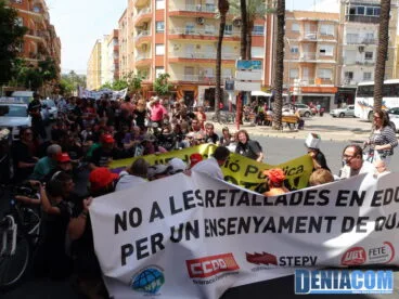 Sentada durante la manifestación pro educación en Dénia