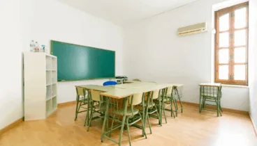 Amplia aula de estudio en EDES