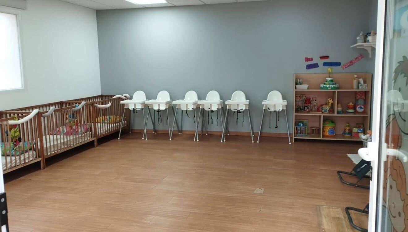 Aula de bebés diseñada para el bienestar y la estimulación
