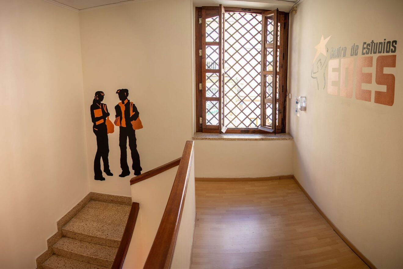 Escaleras - Centro de Estudios EDES