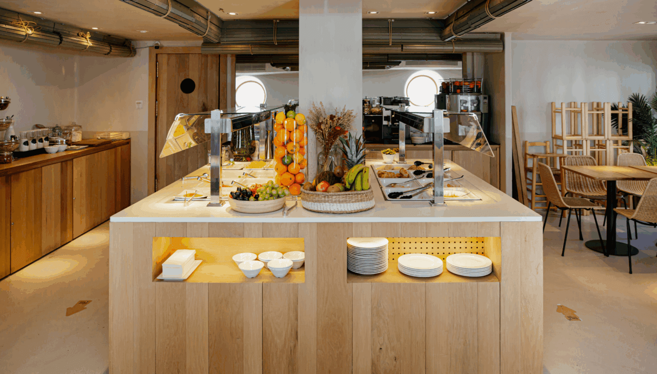 Su desayuno buffet tiene todo lo que puedas imaginar