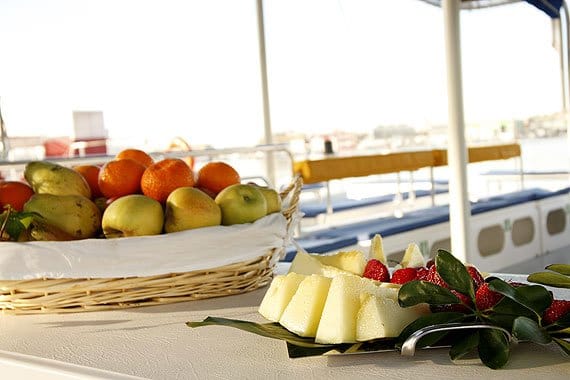 Dénia en Catamarán 2 Buffet libre en el catamarán en Dénia