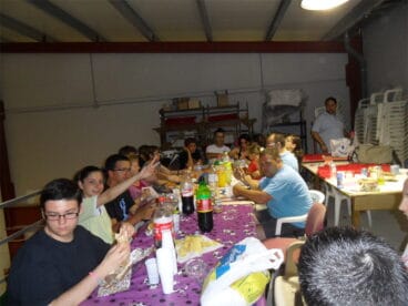 Comida en la carroza de la Falla Roqes