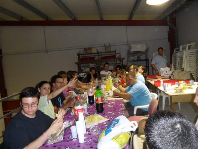Comida en la carroza de la Falla Roqes
