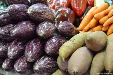 Comprar verdura en el Mercat Municipal de Dénias