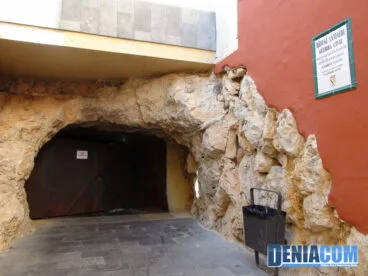 Entrada del túnel del castillo por la Plaza del Consell