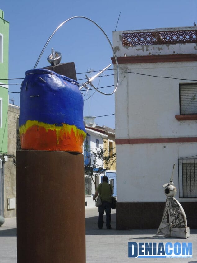 Escultura de Salvador Mollà en la Plaza Mariana Pineda de Dénia 04