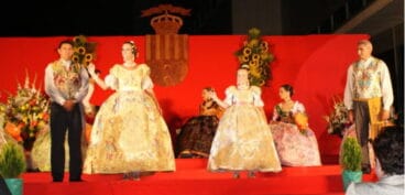 Las Falleras Mayores de Dénia en el acto de proclamación de las nuevas belleas de Sant Vicent