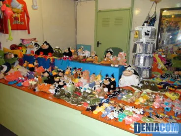 Mercadillo en la explanada Cervantes de Dénia