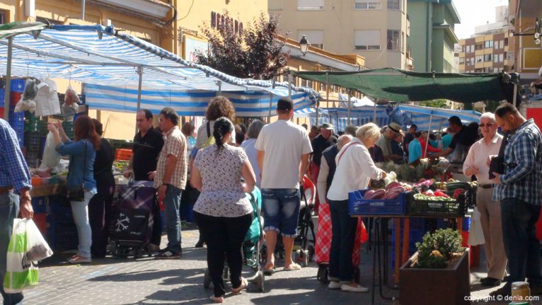 Mercado Municipal de Dénia - mercado de frutas y verduras de los viernes