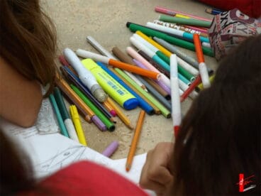 Utensilios de los alumnos del IES Número 3 en el Mes del Arte de Marina de Dénia