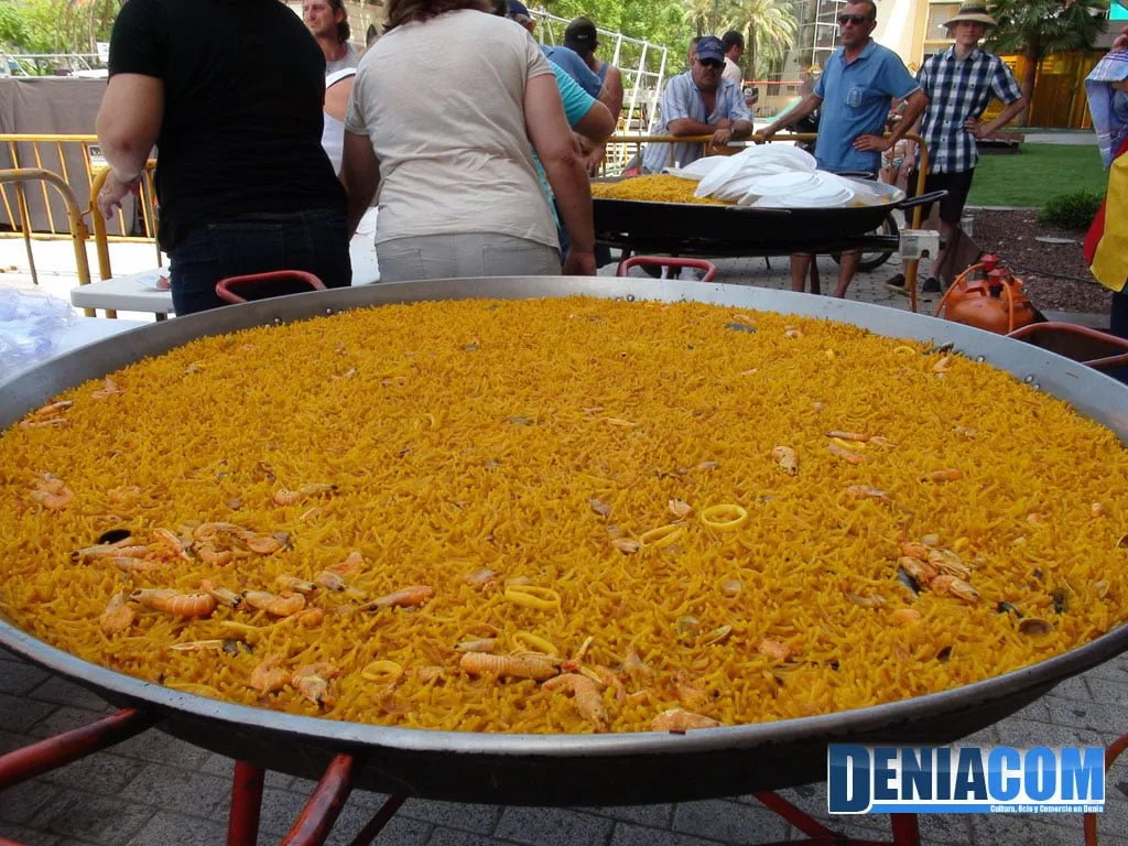 1 Fideuà gigante para ayudar a la APROSDECO