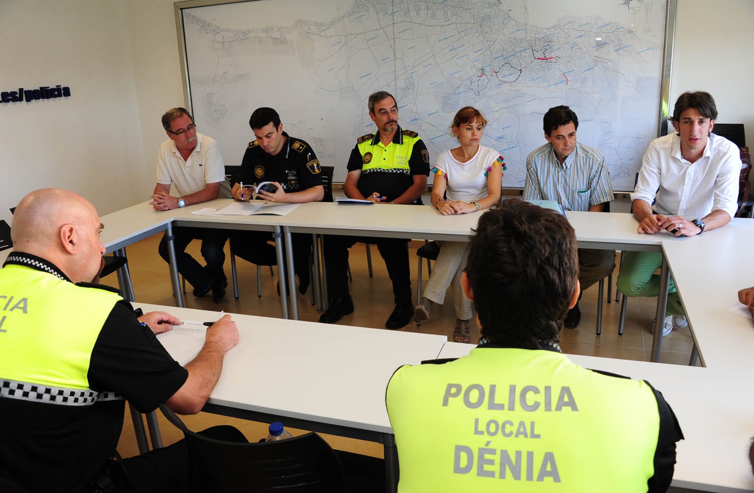 MEDIO AMBIENTE Y POLICIA 20120702 reunion vertederos solares 02