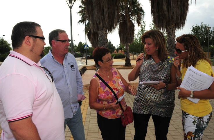 Visita del Ayuntamiento de Les Bassetes 20120730 Visita alcaldesa Bassetes I