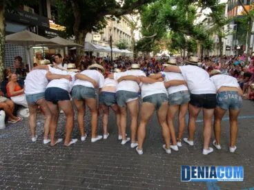 Bromas conjuntas en el Desfile de Carrozas 2012