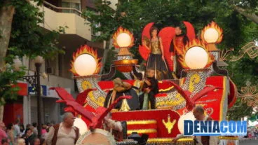 Carroza Aguila Roja de la Falla París Pedrera