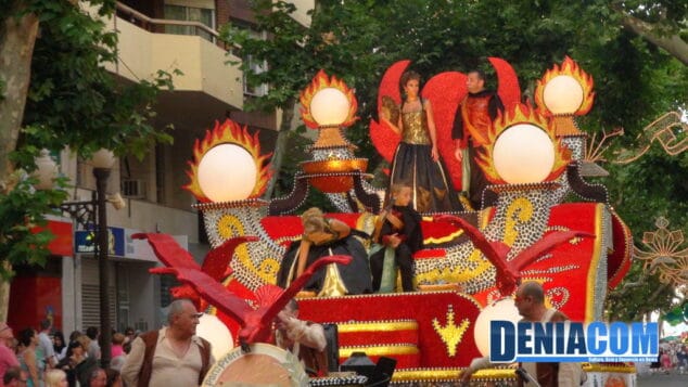 Carroza Aguila Roja de la Falla París Pedrera